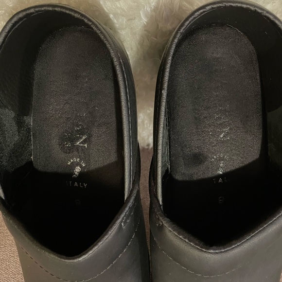 Black Clogs - Picture 6 of 6